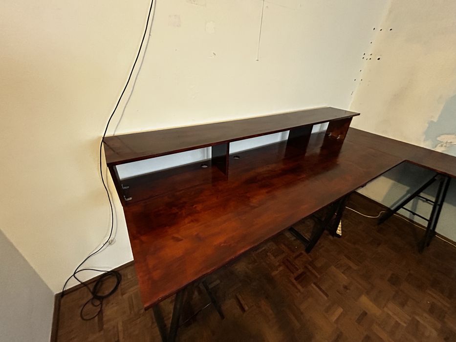 Mesa de trabalho artesanal