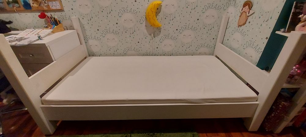 Łóżko drewniane plus materac 100x208