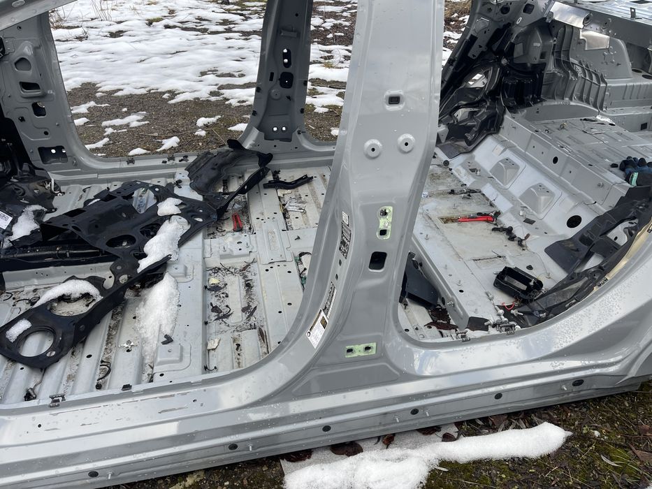 Поріг лівий Mercedes EQE 53 2022-
