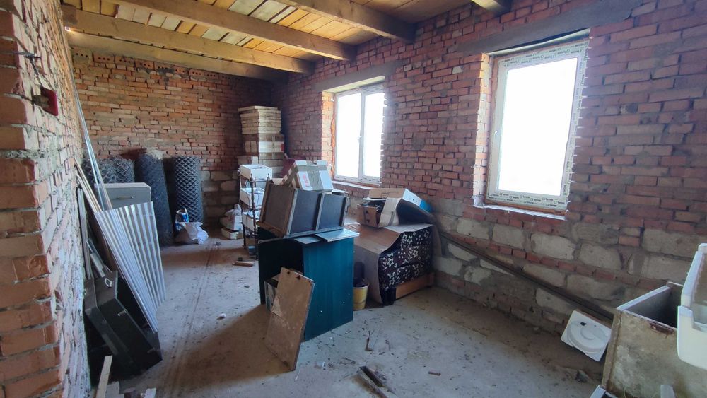 Продам двоповерховий будинок в центрі Літина, 31 сот. світло газ