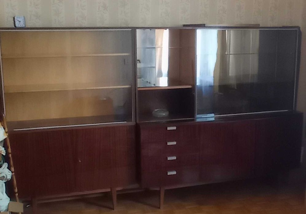 Regały oszklone  plus barek - wintage prod Czechy