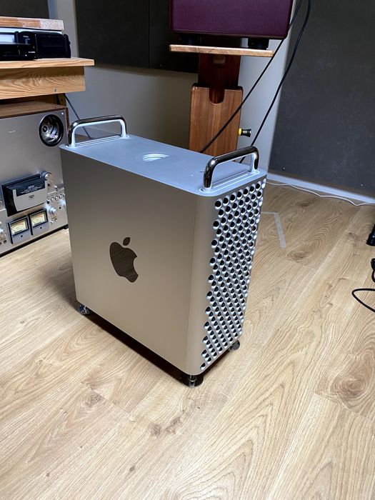 Mac Pro 2019, 12-Core, 32 GB RAM, 250 GB Drive + 2 x PCIe Sonnet for SSDs64738555698435121