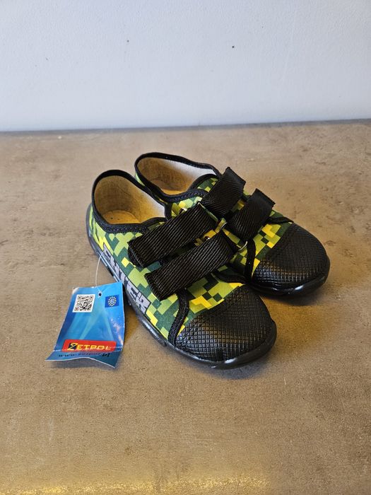 Kapcie, tenisówki dziecięce 28 // nowe