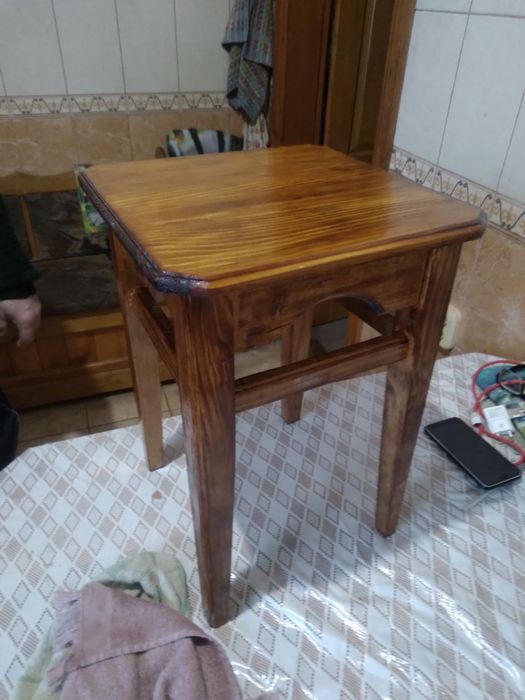 Табурети нові кухонні