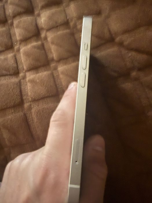 Продам Iphone 13