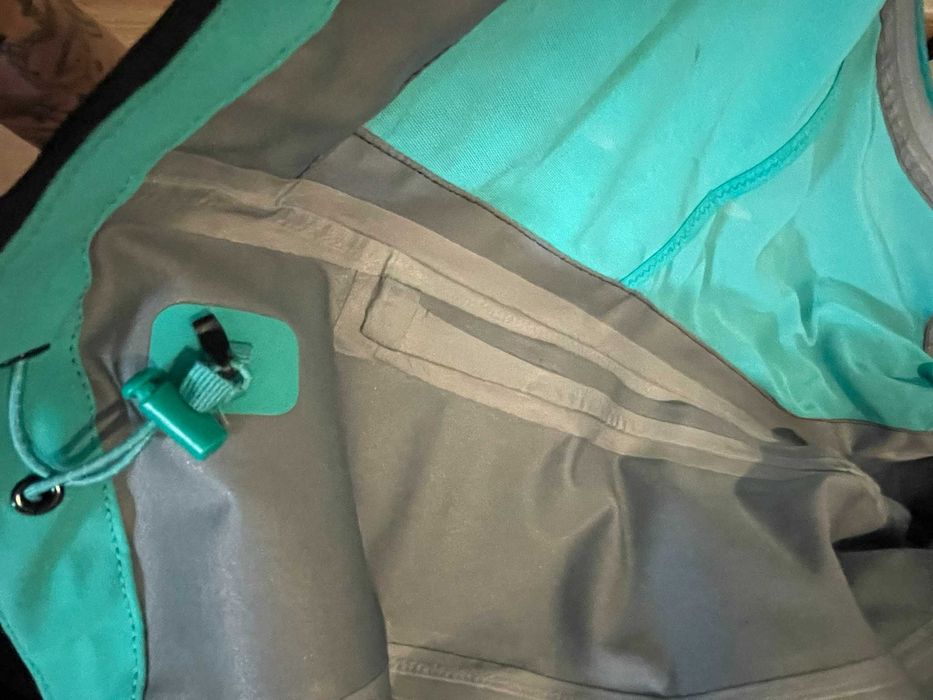 Casaco QUECHUA anti vento e chuva novo