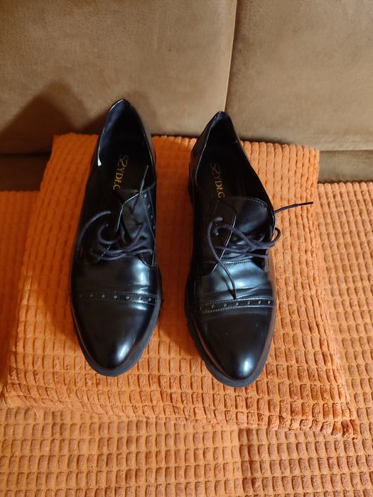 Buty damskie lakierowane Szydłowski
