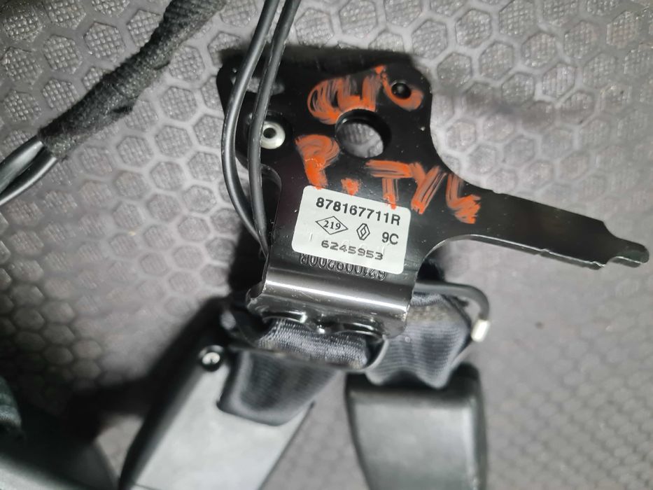 Renault Clio IV 1.6 RS zapinki pasów tył HB