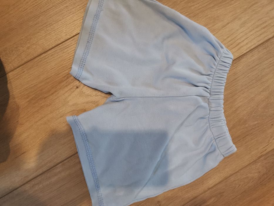 Krótkie spodenki r. 80