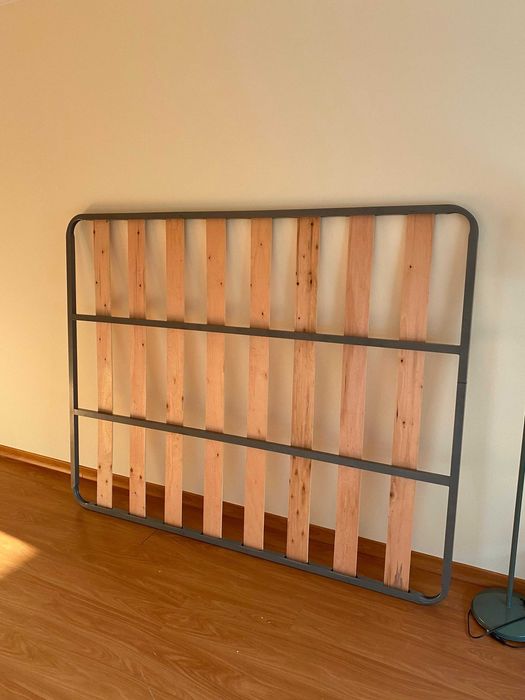 Cama de Casal VERONA (150x190cm) + Estrado de Ripas - Como Novo - 180€