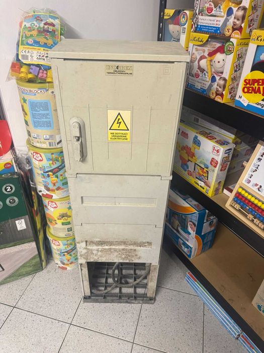 Skrzynka elektryczna, rozdzielnica wolnostojąca złącze kablowe