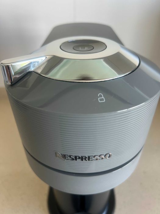 Máquina de Café Nespresso Vertuo Next – Como Nova!