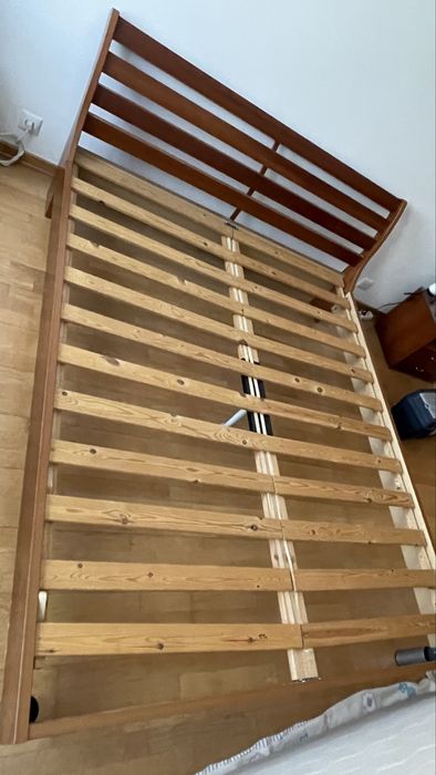 Cama de 200cm em madeira de cerejeira
