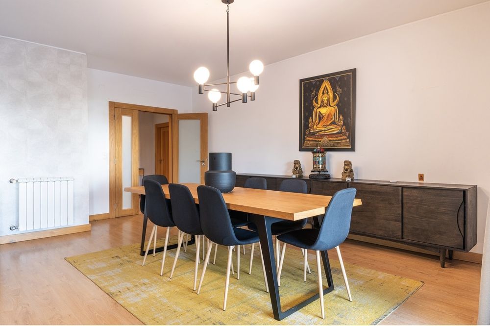 Mesa de Jantar Extensível + 8 Cadeiras (240-290 cm) Estado Novo