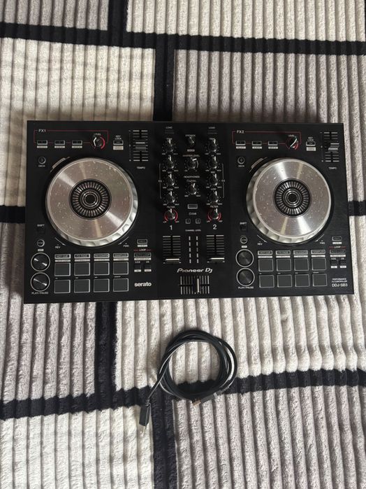 Vende se mesa de dj