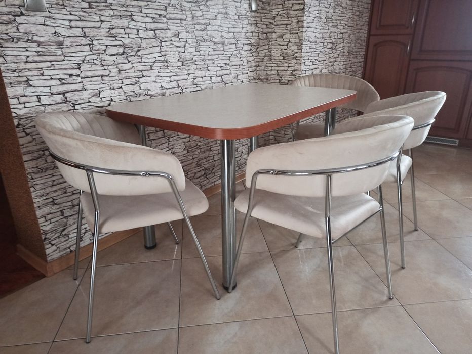 Zestaw 4 krzeseł kubełkowych