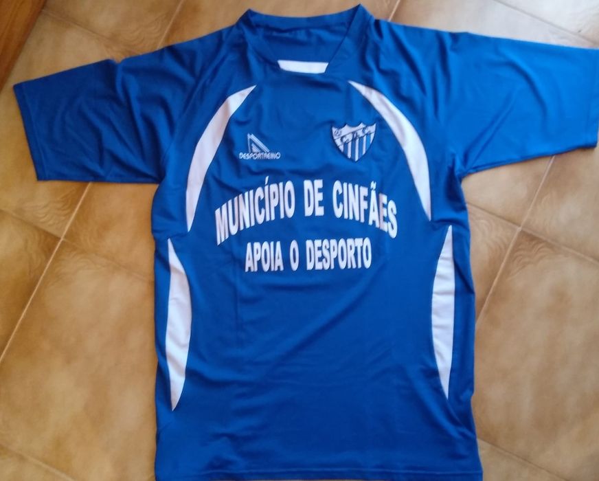 Conjunto de camisolas de futebol de clubes  de Portugal