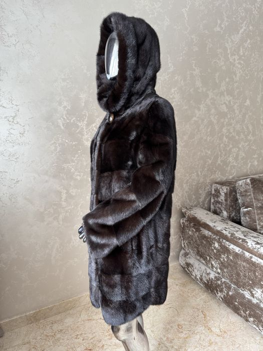 Норкова шуба , норка з капюшоном .