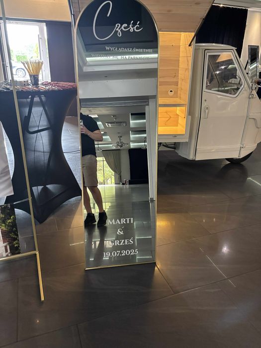 Lustro powitalne Selfie Mirror na wesela i inne eventy personalizowane