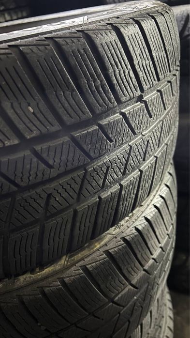 Комплект зимової гуми 225/45/17 Barum , 2023 року