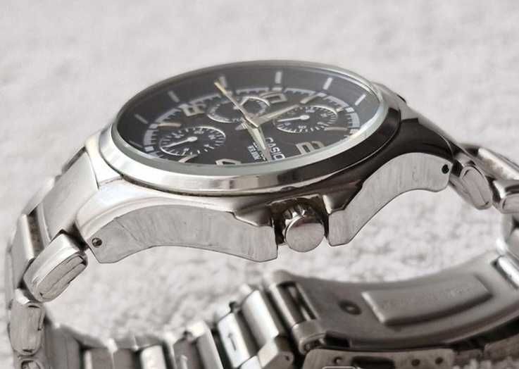Nowy zegarek Casio Edifice z dokumentami