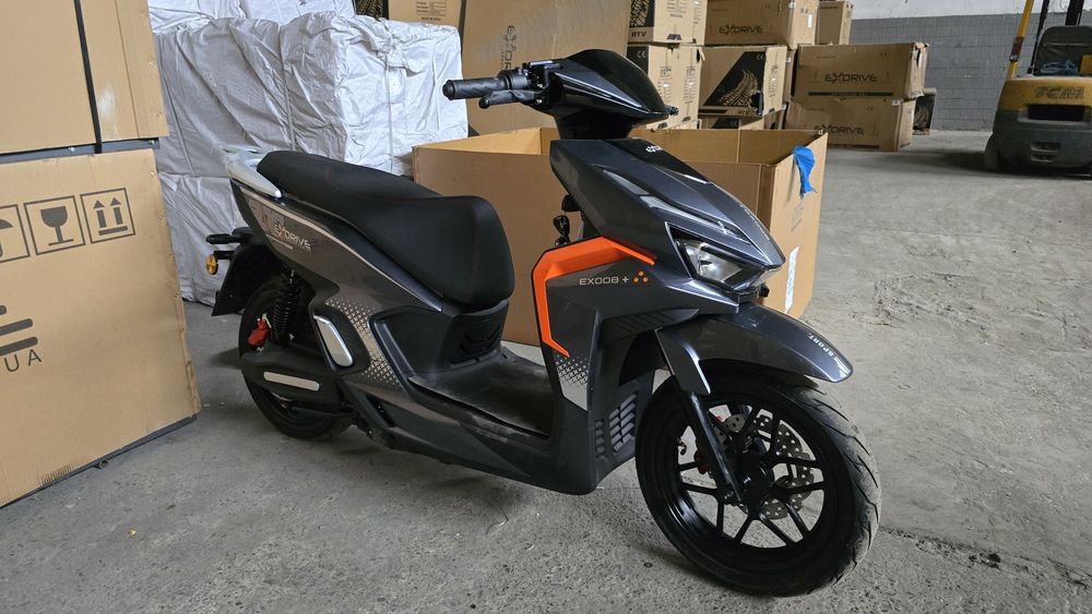 НОВЫЕ электро скутеры 2000 Ватт с батареей 28 а/ч!  VOLT MAX 2025 год!
