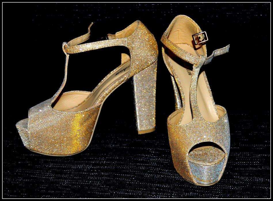Sandálias com brilho