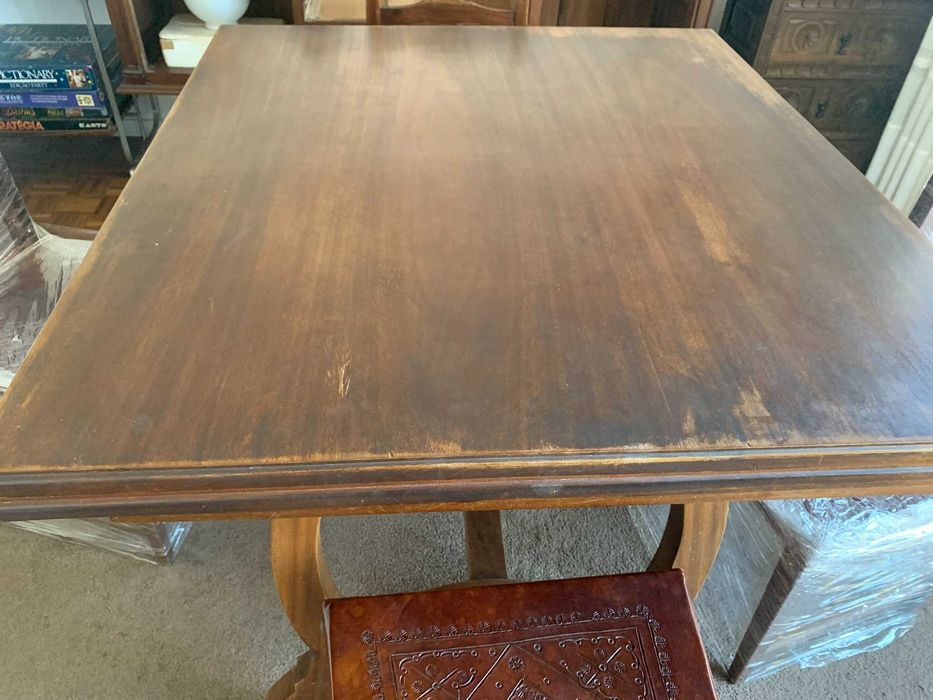 Conjunto de Sala de Jantar Rústica: Mesa Extensível + 6 Cadeiras em Madeira e Couro Lavrado