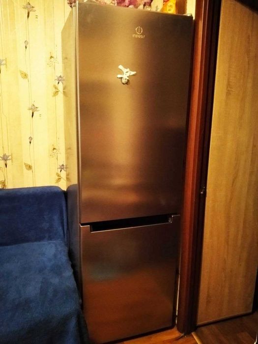 Холодильник Indesit на запчастини