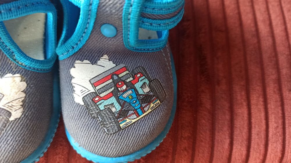 Sandałki buty chłopięce 21 niebieskie auta