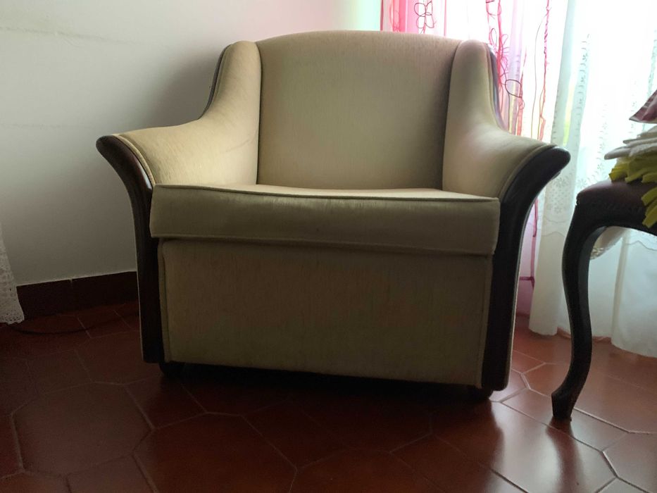 vende-se sofa de 2 lugares e aparador