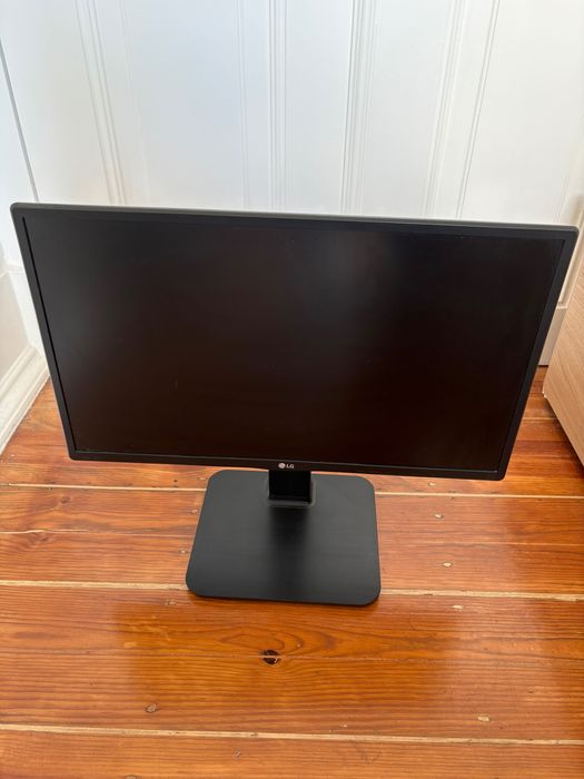Monitor LG 24" IPS LED – Full HD – Bom estado