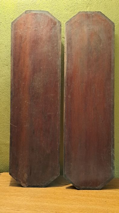Almofadas de porta em madeira maciça