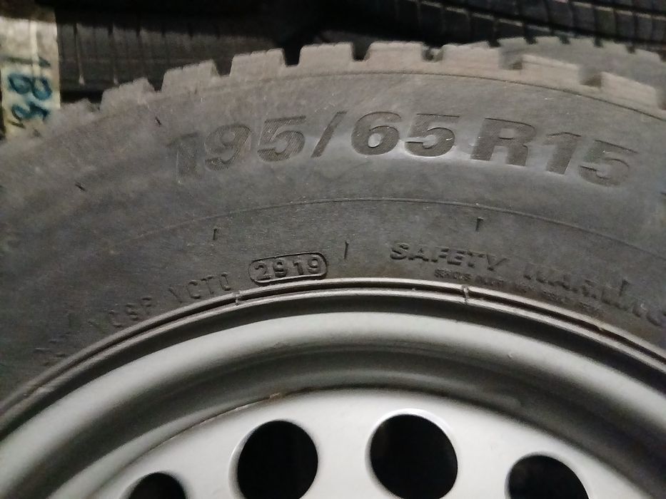 Продам гуму  р 15  195/65 з дисками фольксваген каді шкода а5