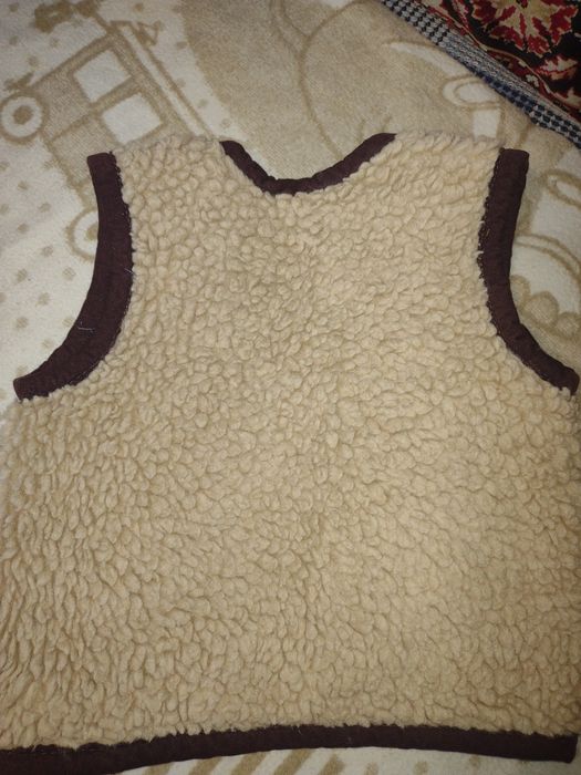 Продам жилетку на овчині