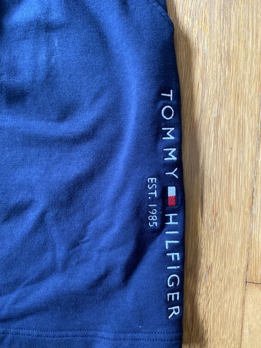 Saia Azul Tommy Hilfinger nova , azul escura Tam 38