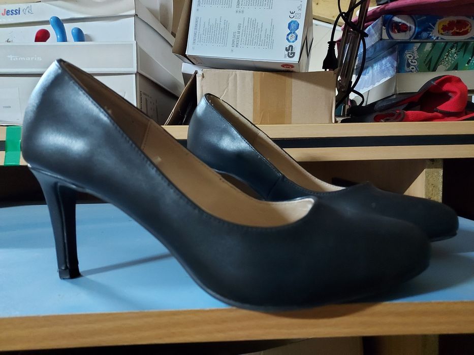 Buty skórzane na obcasie rozmiar 39 jak nowe