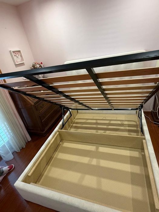 Cama casal em veludo com summier