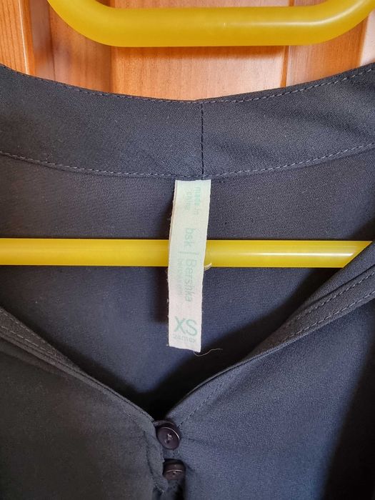 Blusa azul escura Bershka, tamanho XS