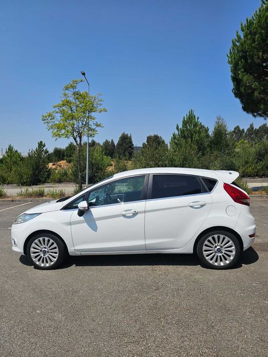 FORD Fiesta Mk6 Hatchback 1.6 TDCi Diesel 2009 — photo 2