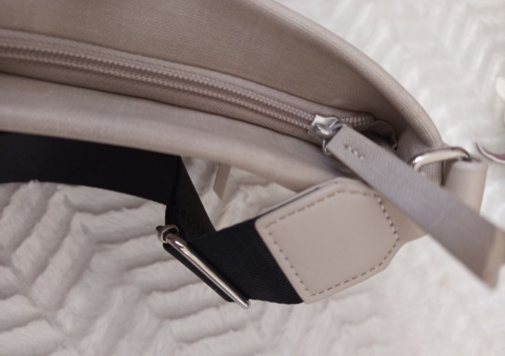 Torebka Gina mała sportowa beż listonoszka na ramię klasyczna skóra