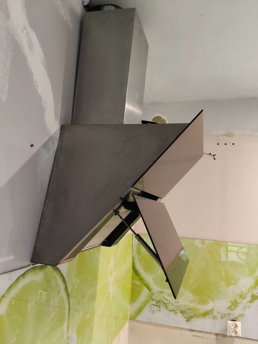 Okap Amica czarne szkło