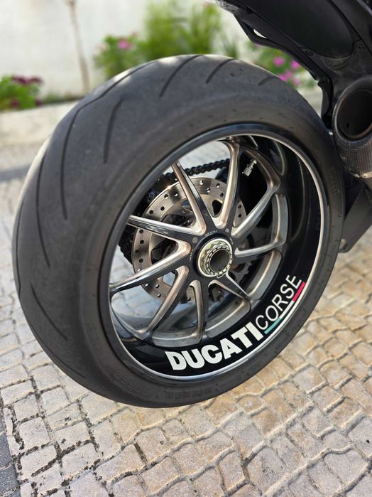 DUCATI DIAVEL 1200 Carbon Edition