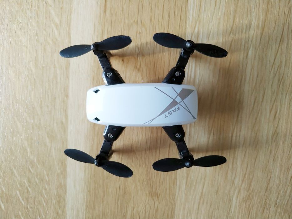 Mini dron składany, ładowany
