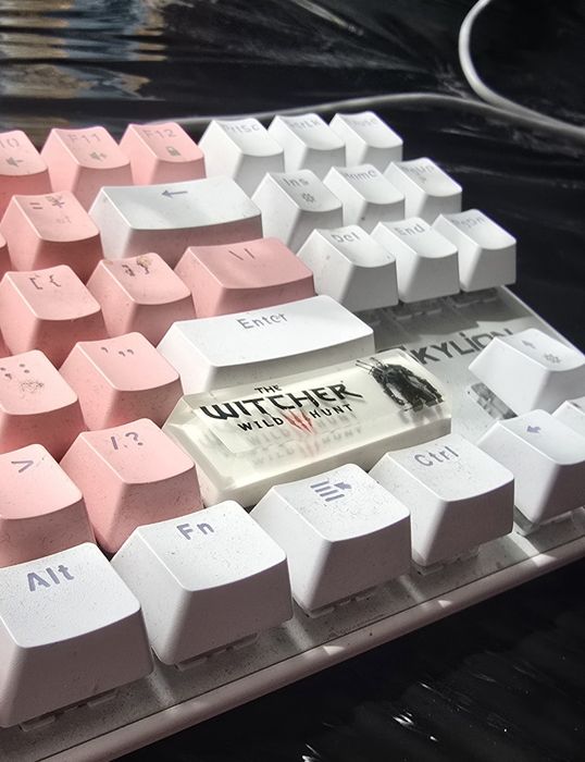 Keycap wiedźmin na Shift/ klawisz