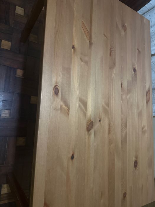 Mesa em madeira do ikea em bom estado  1.18 comprimento e 75cm largura e altura