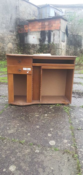 mesa de estudo e secretária