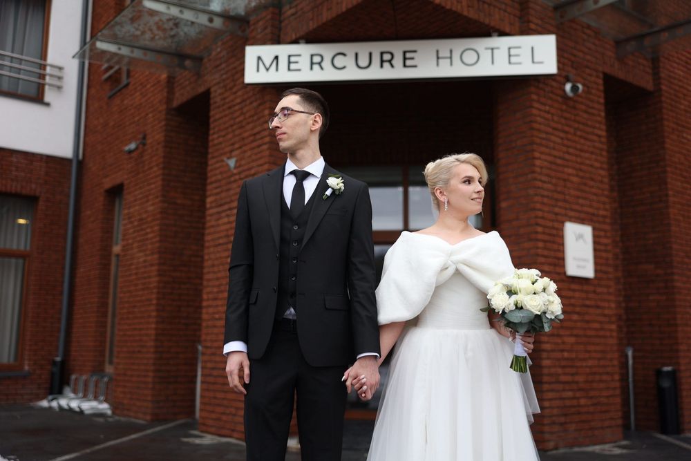 Buty ślubne , biała ślubna narzutka futrzana