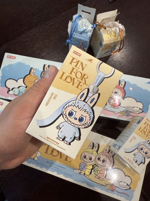 Labubu Pin For Love A-M/N-Z Оригінал