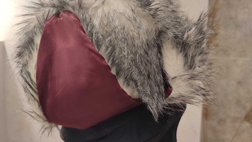 Czapka futrzana z pomponami